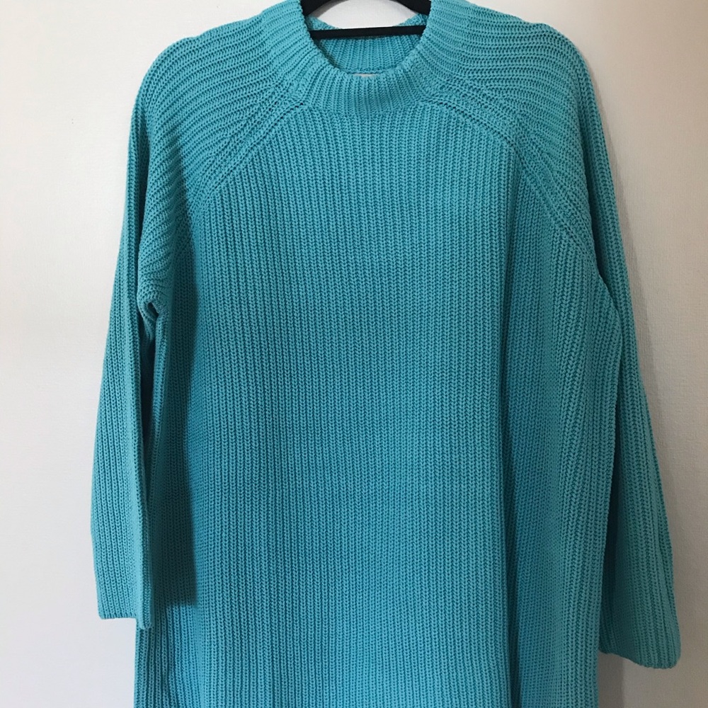 Ribbed aqua sweater
